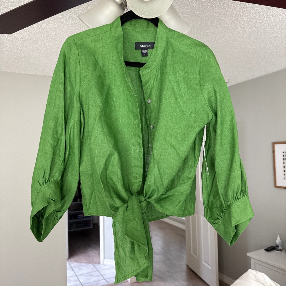 Button down blouse with tie